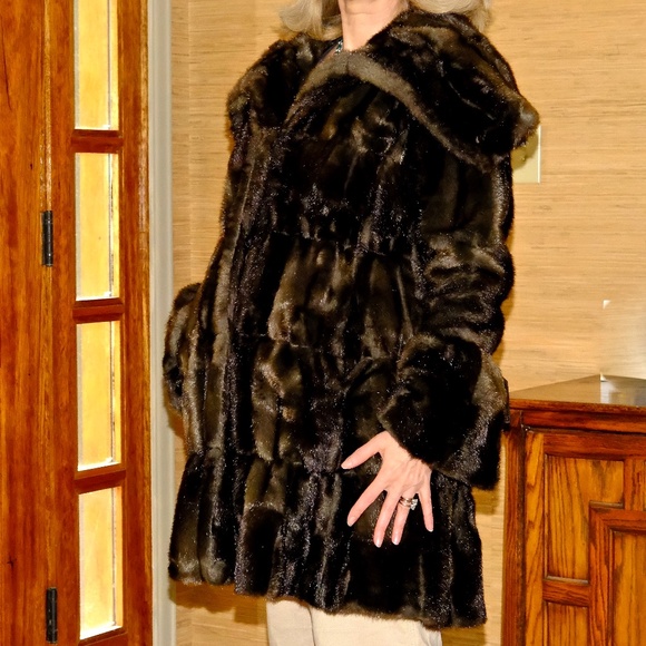 LAUNDRY BY DESIGN~FAUX BROWN SABLE STROLLER COAT - Picture 3 of 7